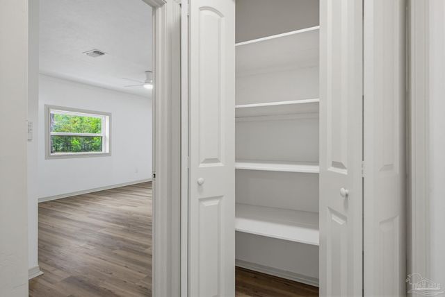 6661 Fernwood Dr, Milton, FL 32570