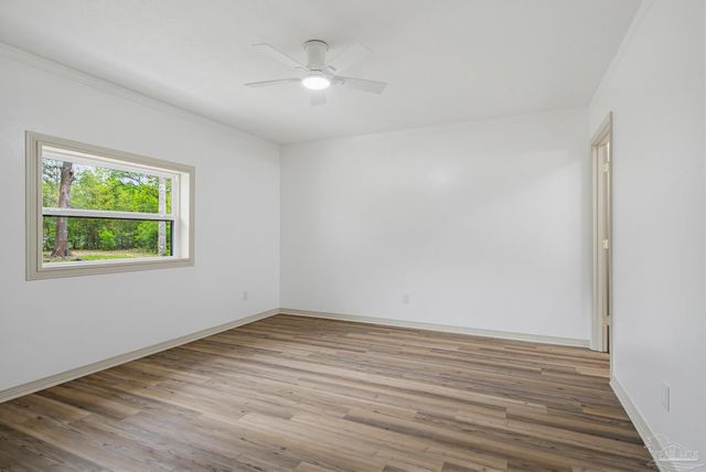 6661 Fernwood Dr, Milton, FL 32570