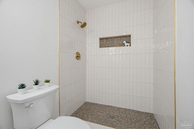 6661 Fernwood Dr, Milton, FL 32570