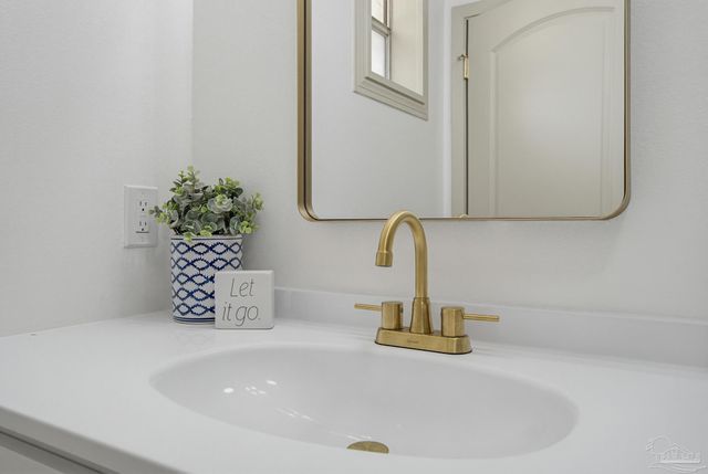 6661 Fernwood Dr, Milton, FL 32570