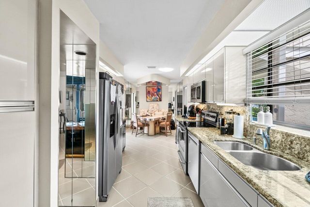 25 Glens Drive W, Boynton Beach, FL 33436