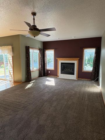 1928 33rd Street S, Moorhead, MN 56560