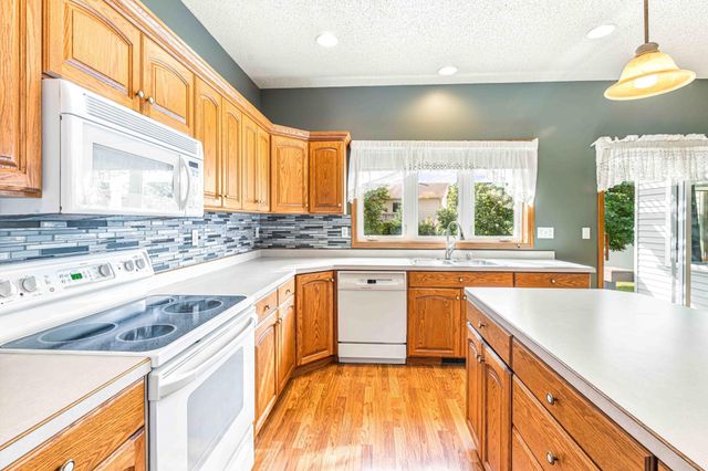 1928 33rd Street S, Moorhead, MN 56560
