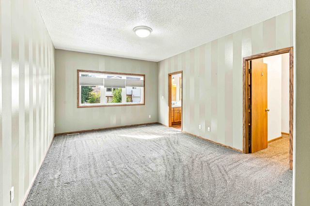 1928 33rd Street S, Moorhead, MN 56560