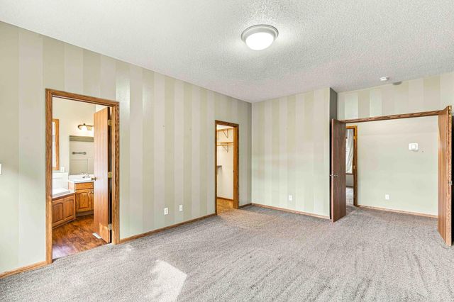 1928 33rd Street S, Moorhead, MN 56560