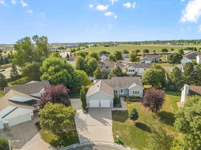 1928 33rd Street S, Moorhead, MN 56560