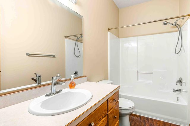 1928 33rd Street S, Moorhead, MN 56560