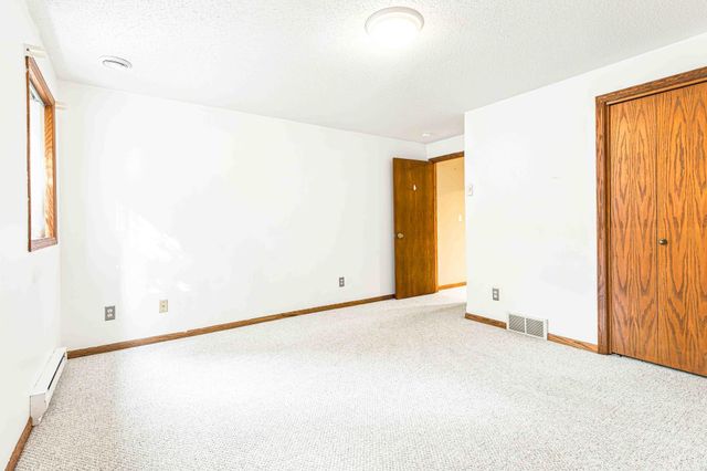 1928 33rd Street S, Moorhead, MN 56560