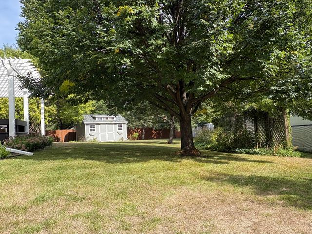1928 33rd Street S, Moorhead, MN 56560
