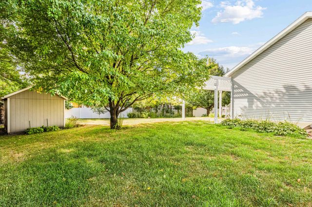 1928 33rd Street S, Moorhead, MN 56560