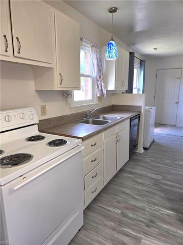 424 Kingswood PL, Virginia Beach, VA 23452