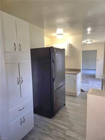 424 Kingswood PL, Virginia Beach, VA 23452