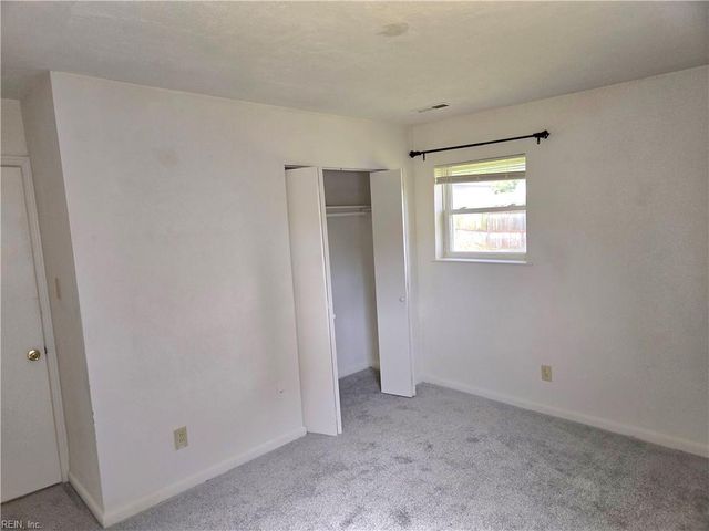 424 Kingswood PL, Virginia Beach, VA 23452