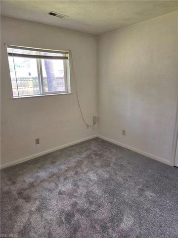 424 Kingswood PL, Virginia Beach, VA 23452