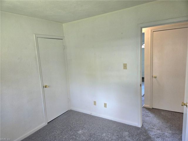 424 Kingswood PL, Virginia Beach, VA 23452