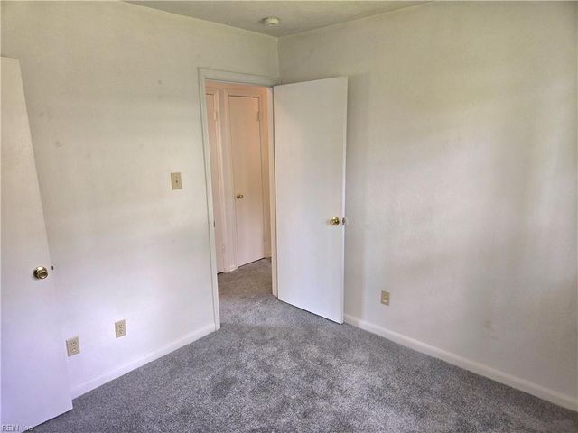 424 Kingswood PL, Virginia Beach, VA 23452