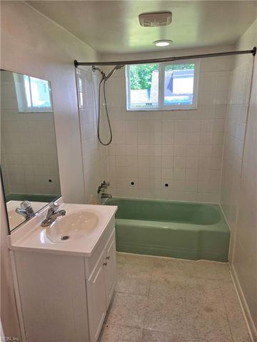 424 Kingswood PL, Virginia Beach, VA 23452