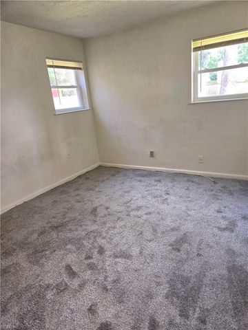 424 Kingswood PL, Virginia Beach, VA 23452