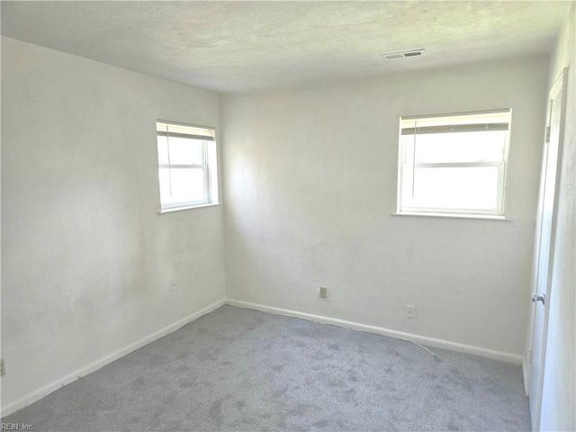 424 Kingswood PL, Virginia Beach, VA 23452