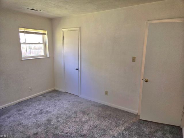 424 Kingswood PL, Virginia Beach, VA 23452