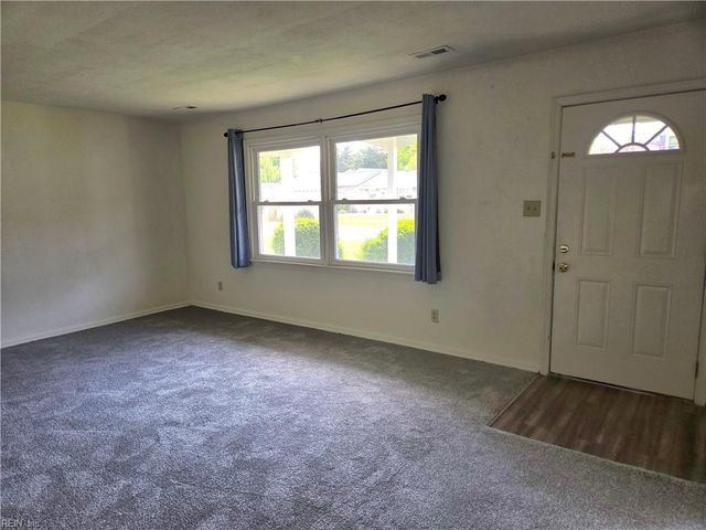 424 Kingswood PL, Virginia Beach, VA 23452