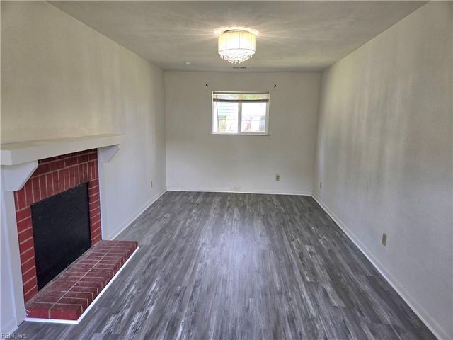 424 Kingswood PL, Virginia Beach, VA 23452