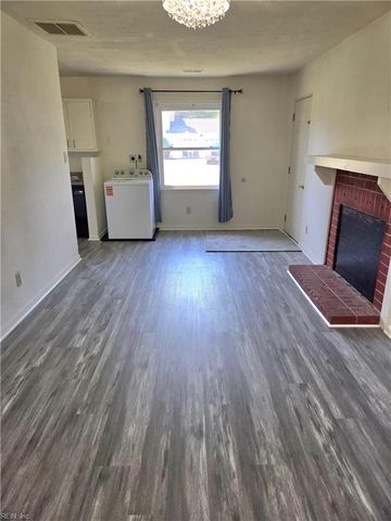 424 Kingswood PL, Virginia Beach, VA 23452