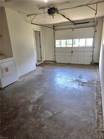 424 Kingswood PL, Virginia Beach, VA 23452