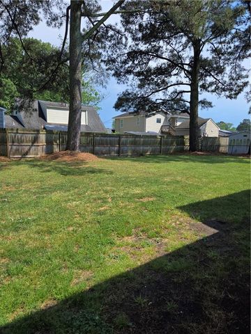 424 Kingswood PL, Virginia Beach, VA 23452