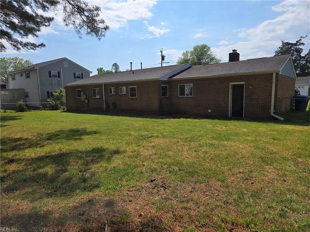 424 Kingswood PL, Virginia Beach, VA 23452