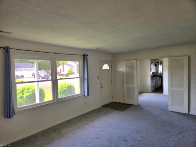 424 Kingswood PL, Virginia Beach, VA 23452