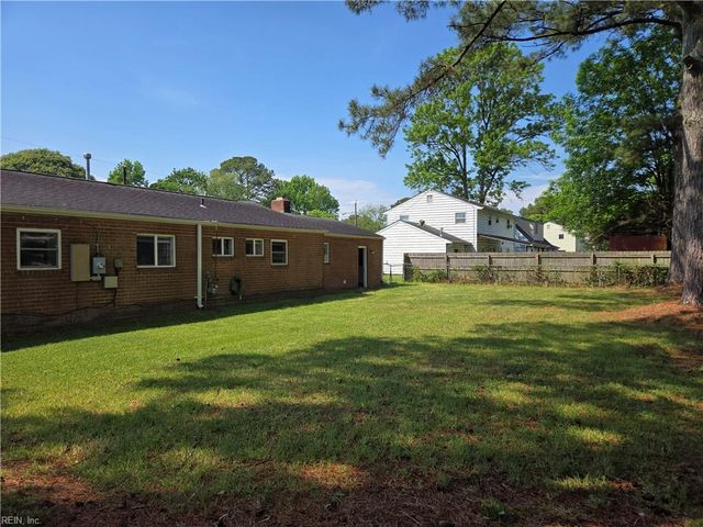 424 Kingswood PL, Virginia Beach, VA 23452