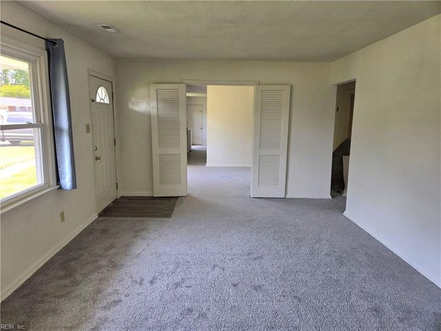 424 Kingswood PL, Virginia Beach, VA 23452