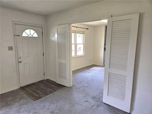 424 Kingswood PL, Virginia Beach, VA 23452