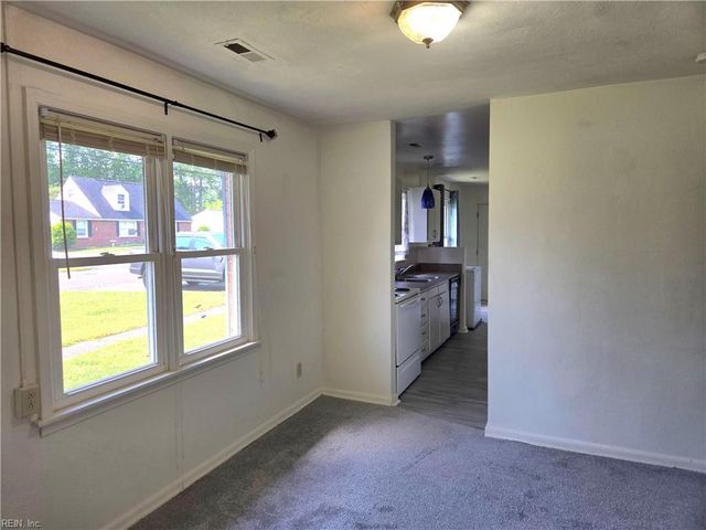 424 Kingswood PL, Virginia Beach, VA 23452