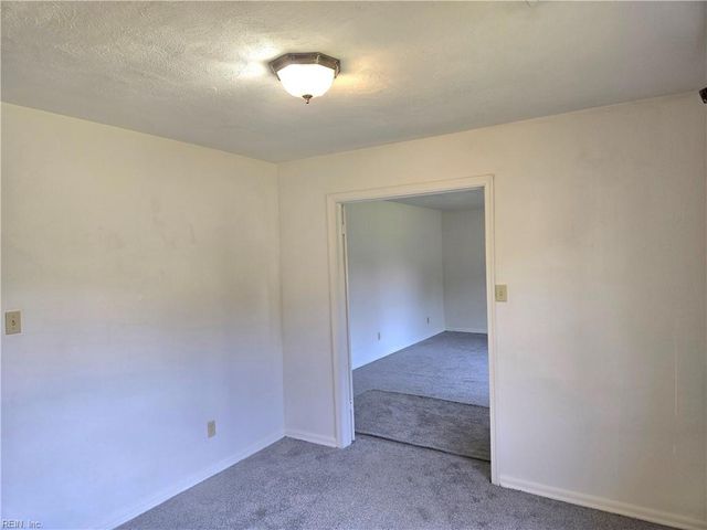 424 Kingswood PL, Virginia Beach, VA 23452