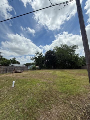 106 S Washington Street, Texas City, TX 77591