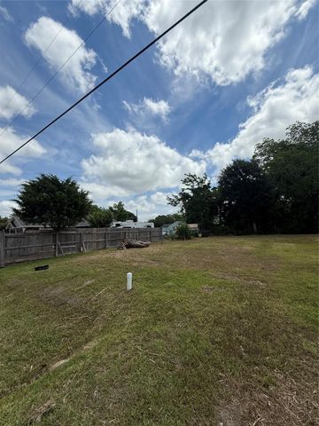 106 S Washington Street, Texas City, TX 77591