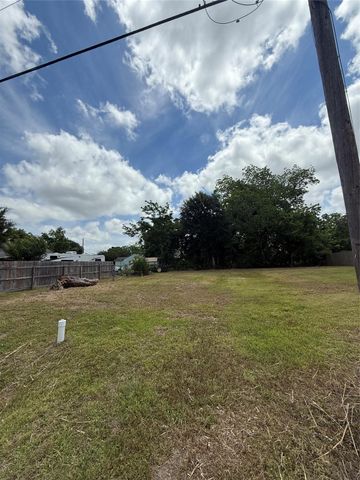 106 S Washington Street, Texas City, TX 77591