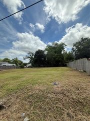 106 S Washington Street, Texas City, TX 77591
