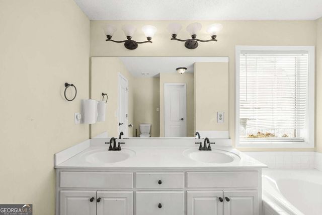 1347 Vine Circle, Mcdonough, GA 30253