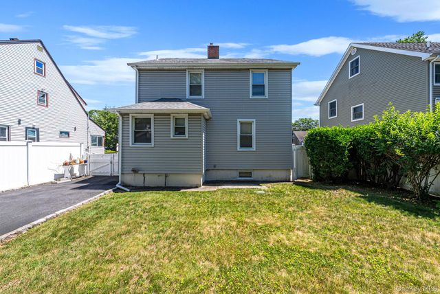 33 Sherman Street, Merrick, NY 11566