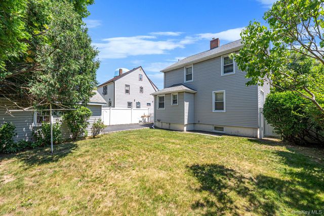 33 Sherman Street, Merrick, NY 11566
