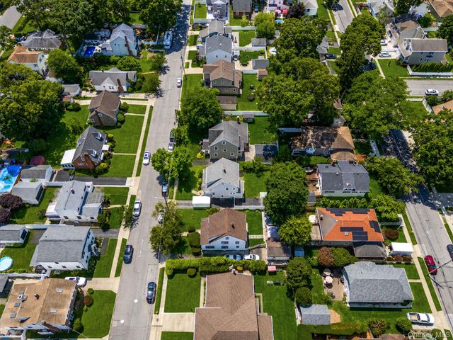 33 Sherman Street, Merrick, NY 11566