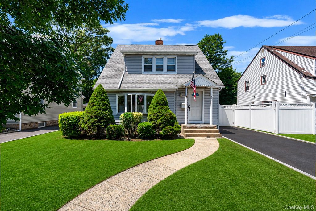33 Sherman Street, Merrick, NY 11566