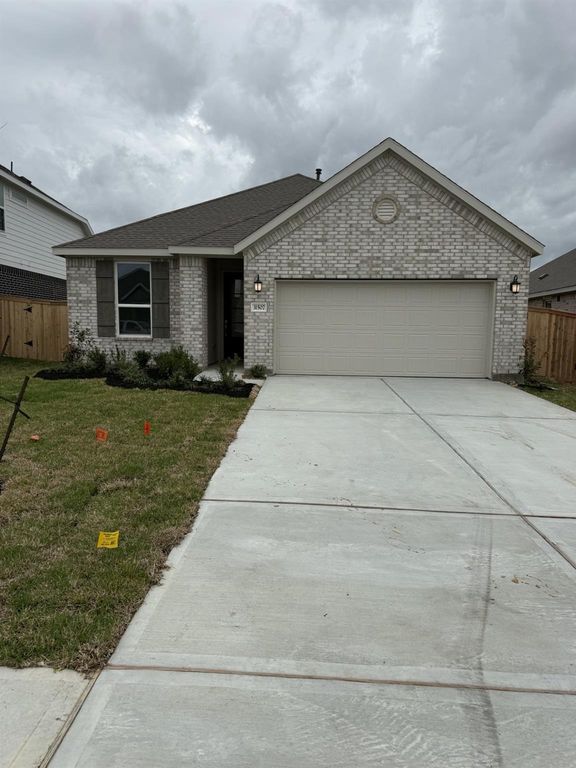 2131 Mosaic Valley Court, Angleton, TX 77515