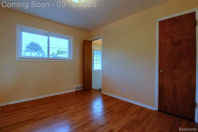 2881 Maxwell Street, Trenton, MI 48183