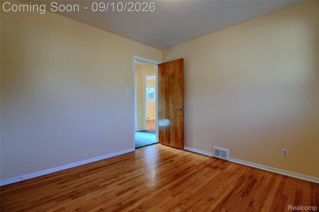 2881 Maxwell Street, Trenton, MI 48183