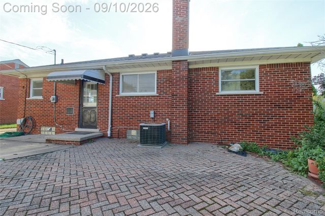 2881 Maxwell Street, Trenton, MI 48183