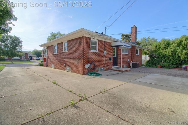 2881 Maxwell Street, Trenton, MI 48183